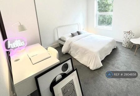 4 bedroom terraced house to rent - Photo 4