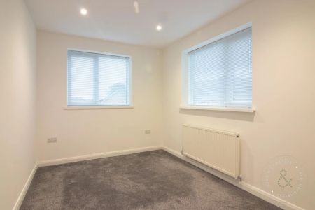 4 Bedroom House - Detached - Photo 5