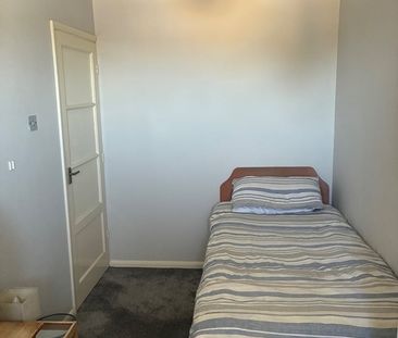 Room in a Shared House, Gorselands Road, SO18 - Photo 3