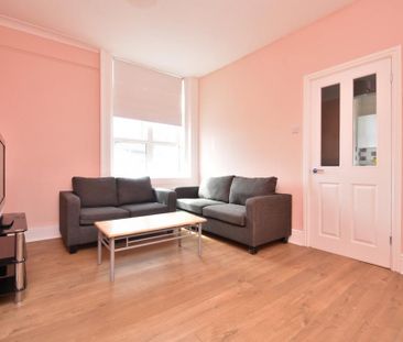 4 bedroom flat to rent - Photo 5