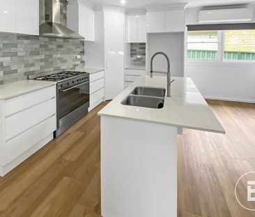 Step inside to style - Photo 3