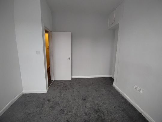 2 Bed Flat, Birmingham Road, B70 - Photo 1