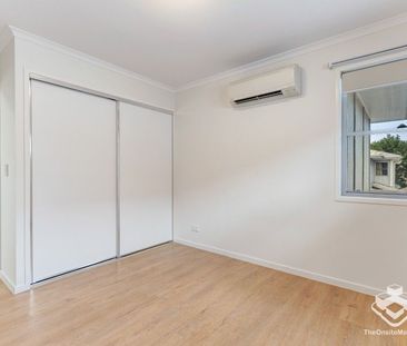 Modern 3-Bedroom Parkside Townhouse in Sought-After Complex - Photo 5