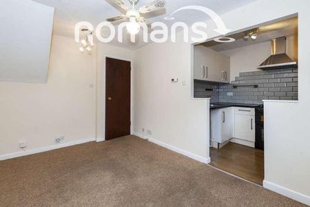 Stephenson Court, Slough, SL1 - Photo 3