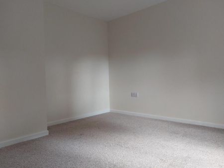 2 bedroom semi-detached house to rent - Photo 5