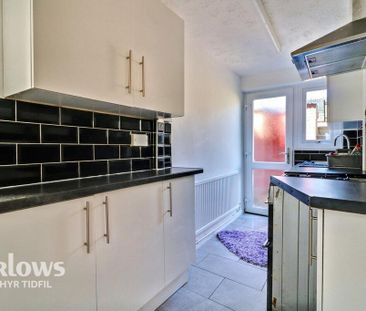 2 bedroom end of terrace house to rent - Photo 4