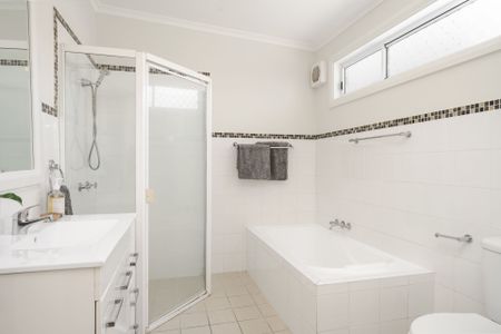Charming Period Home in Quiet Hamilton Pocket – Walk to Beaumont Street - Photo 2
