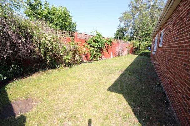 Longfield Road, Twyford, Reading, Berkshire, RG10 - Photo 1