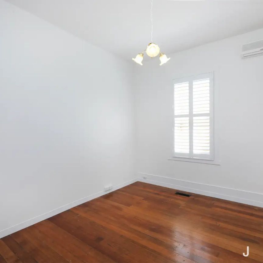 “Timeless Appeal and Modern Comfort in a Private Setting” - Photo 1