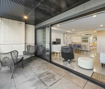 Highend Living on Lonsdale - Fully Furnished - Photo 5