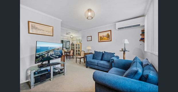 Spacious 3-Bedroom Unit in Convenient Redcliffe Location - Photo 1