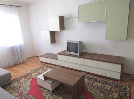 Apartament cu 3 camere, 73 mp, decomandat, parcare, zona strazii Aurel Vlaicu - Photo 2