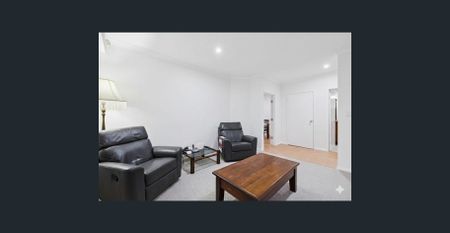 4 BEDROOM HOUSE - Photo 2