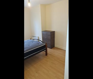 2 Bed Flat, Stockwell Road, SW9 - Photo 3