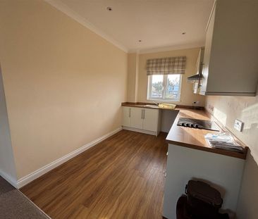 Jubilee Close, Crewkerne, Somerset - Photo 4