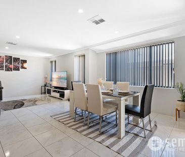 Spacious Family Home! - Photo 5