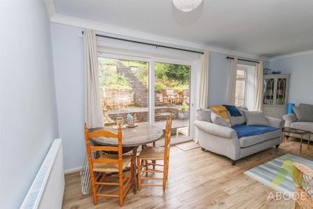 3 bedroom semi-detached house to rent - Photo 4