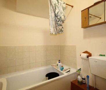 Park Chase, Wembley, Middlesex, HA9 - Photo 1