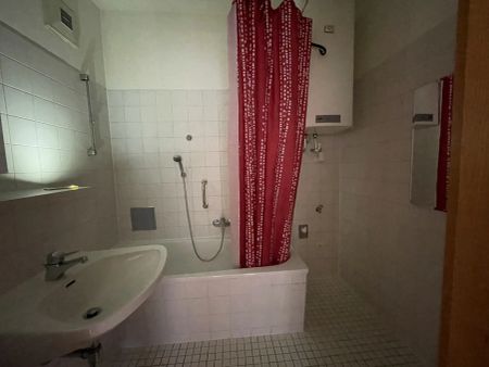 Zentral gelegene 2-Zimmer-Dachgeschoßwohnung mit besonderem Flair - Photo 3