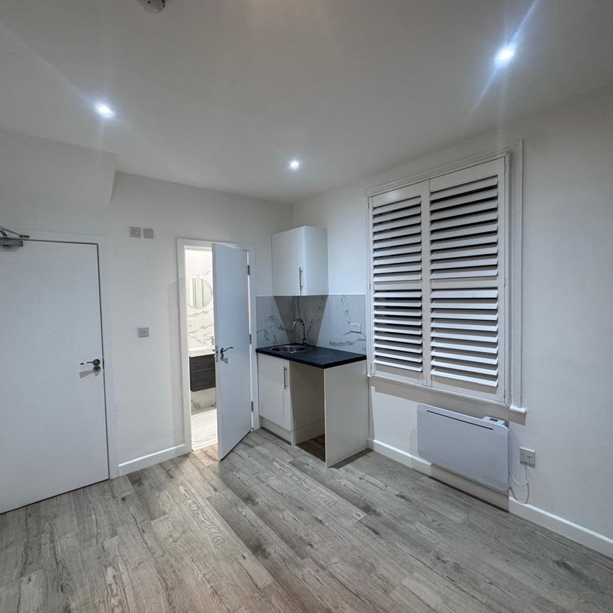 Studio Flat, Garth Road, NW2 - Photo 2