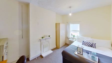 Flat 3, 16 Wellington Square, NG7 1NG, NOTTINGHAM - Photo 4