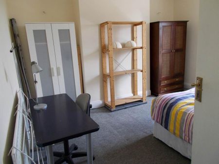 3 bedroom flat to rent - Photo 5