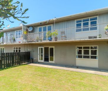 2 Bedroom Upstairs Unit - Photo 3