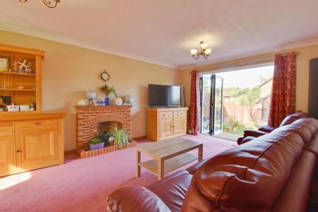 4 bedroom detached house to rent - Photo 3