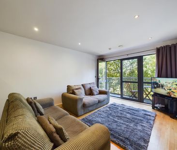2 bedroom flat to rent - Photo 1