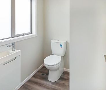 THREE BEDROOM TOWNHOUSE IN WATERLOO - Photo 4