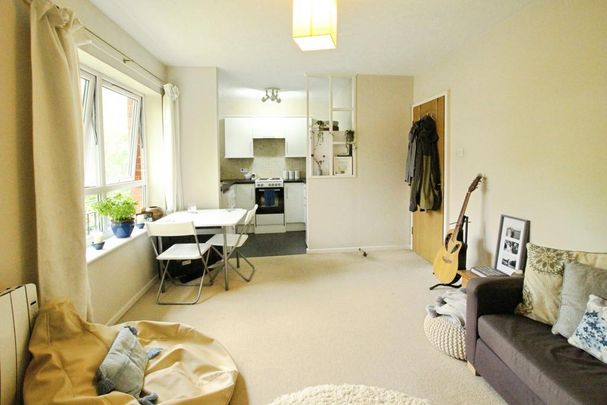 1 bedroom flat to rent - Photo 1