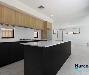 Near-New, Stylish & Beach-Close - Photo 5