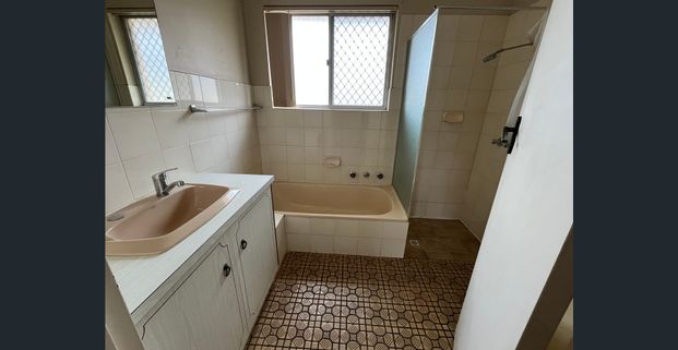 Low Maintenance unit in Prime Northern Suburbs Locaton - Photo 1