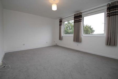 1 bed Apartment for rent - Photo 2