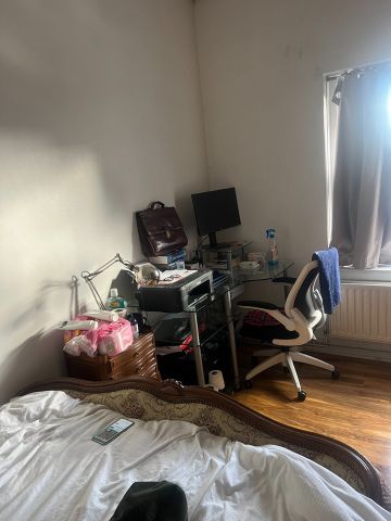 1 Bed Flat, Chiswick High Road, W4 - Photo 4