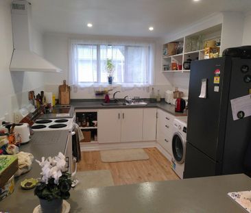 Modernised home with sun, space and views - Photo 4