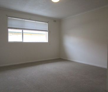 Spacious 2 Bedroom Unit with Reverse Cycle Heating & Air Conditioning - Photo 6