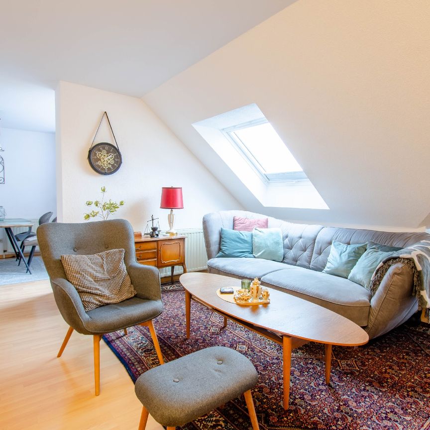 Moderne 2 Zimmer-Wohnung im Dachgeschoss mit Loggia und Stellplatz - Photo 1