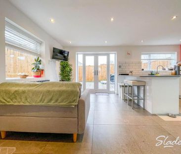 3 bedroom semi-detached house to rent - Photo 2