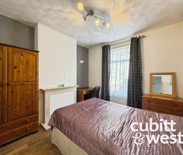 3 bedroom terraced house to rent - Photo 2