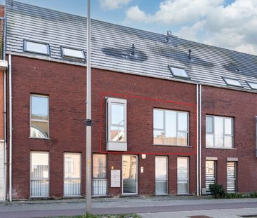 APPARTEMENT OP DE EERSTE VERDIEPING MET TERRAS EN AUTOSTAANPLAATS - Foto 3