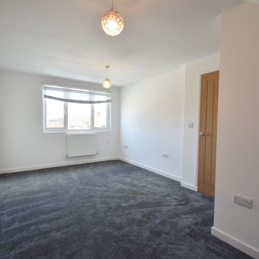 4 bedroom semi-detached bungalow to rent - Photo 1