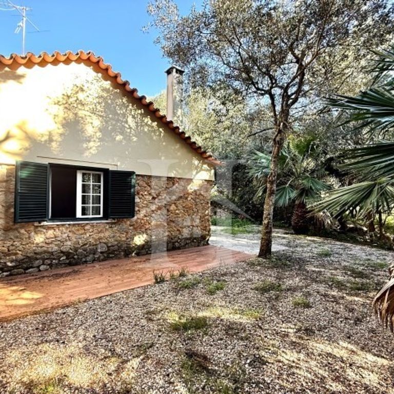 2 bedroom luxury Villa for rent in Alcabideche, Lisbon - Photo 1