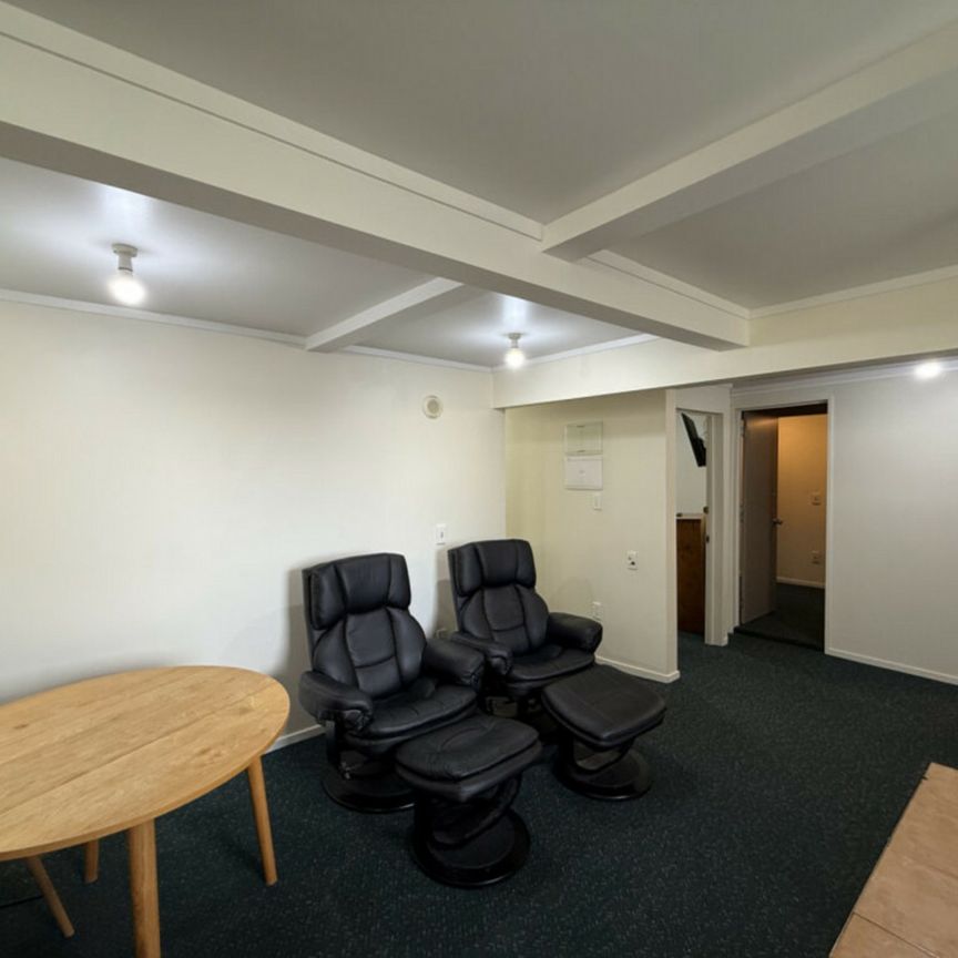 Tidy 2-Bedroom Apartment in Central Location - Photo 1