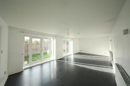 3 bedroom detached bungalow to rent - Photo 5