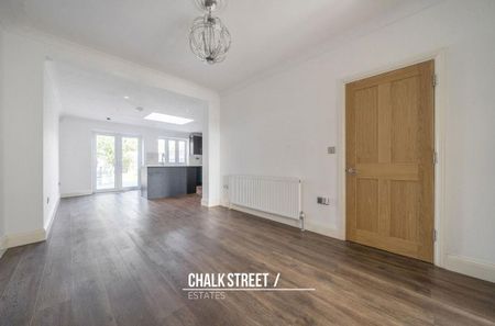 Park Crescent, Hornchurch, RM11 - Photo 3