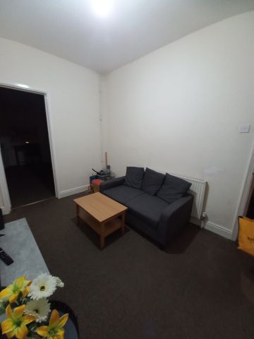 1 Bed Flat, Colwick Road, NG2 - Photo 2