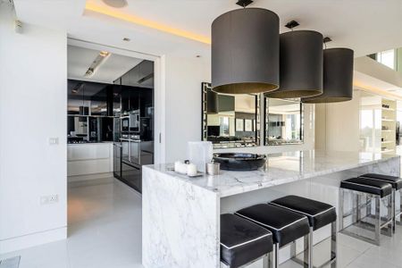 5 bedroom flat to rent - Photo 3