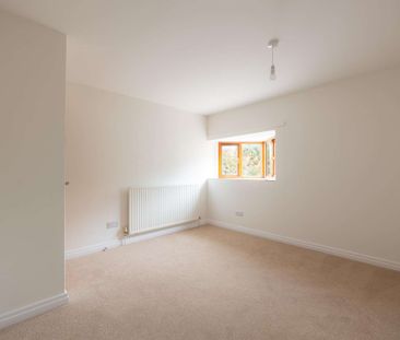 A four bedroom detached property to let for 6 months. - Photo 4