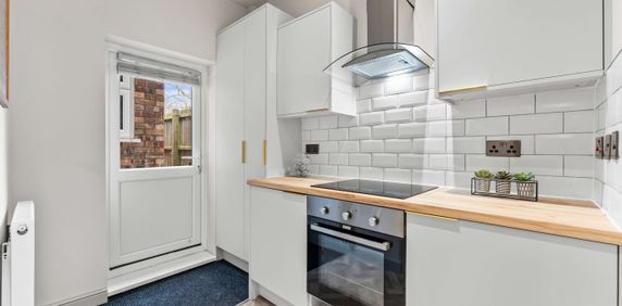 Spectacular refurbished Studios and Double en-suites Room 5 - Photo 2